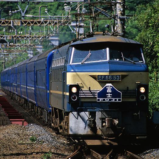 歴代の寝台列車についてつぶやいていこうと思います。鉄道ファンの方はフォローお願いします。自動で1万フォロワーと毎月1万円の副収入が手に入るツイッターツールを無料プレゼント中です！お役立て下さい！→http://t.co/2X4J2Baqkx