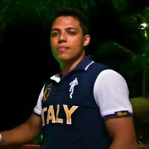 Graduado em SI, Analista de Sistemas, Surfista e Cristão.