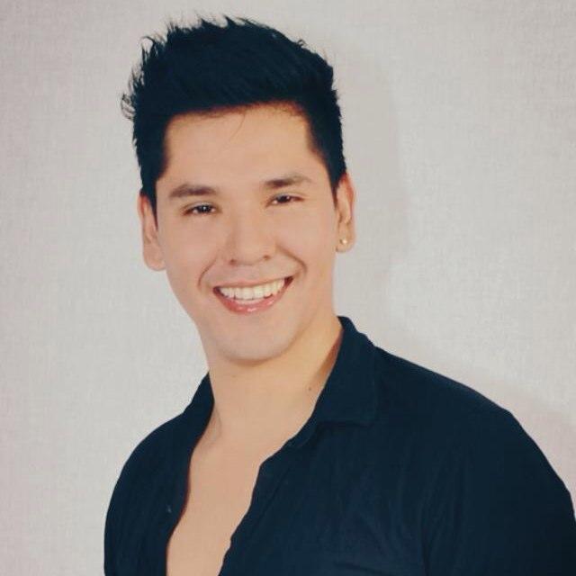 Nandez cantante regiomontano: nacido en Monterrey Nl. Con estudios en el set sistema educativo del talento y ceecap Monterrey,Derramando amor primer sencillo.