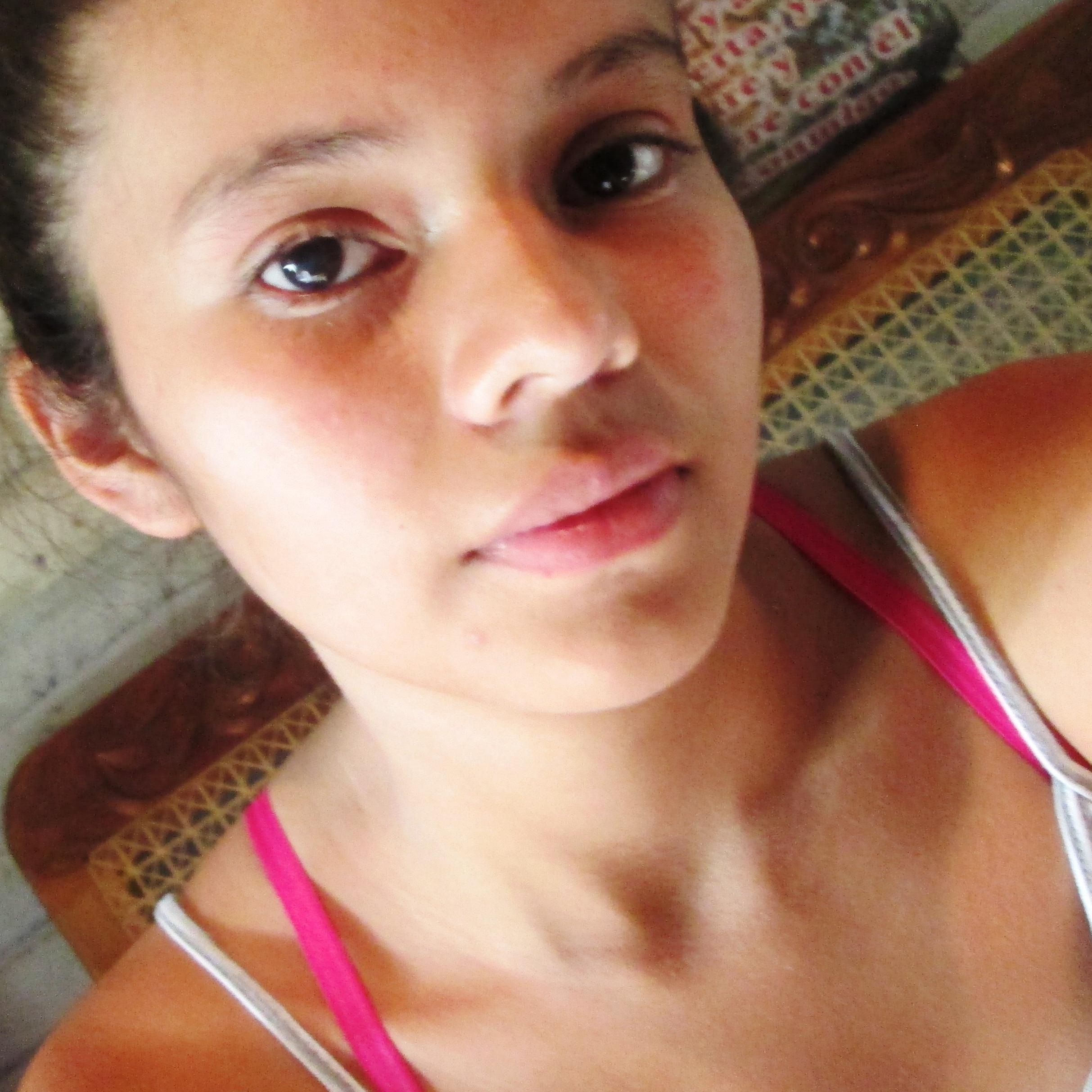 me enamore de tus palabras sin sin siquiera a verte conosido en persona *_* sigeme & te sigo