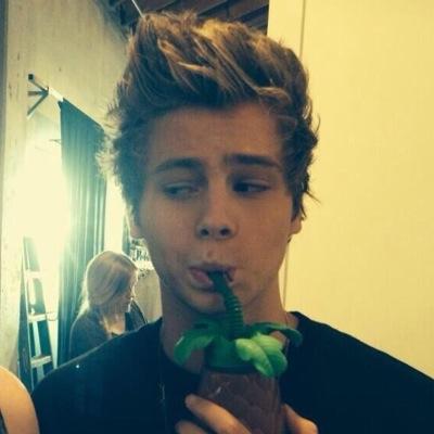 Wrapped around 5SOS' fingers