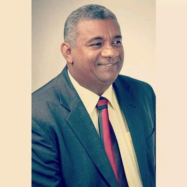 Apostolo e lider da Comunidade Vida Abundante de Araguaina e escritor , conferencista, palestrante, um homem de aliança apaixonado pelo reino de Deus.