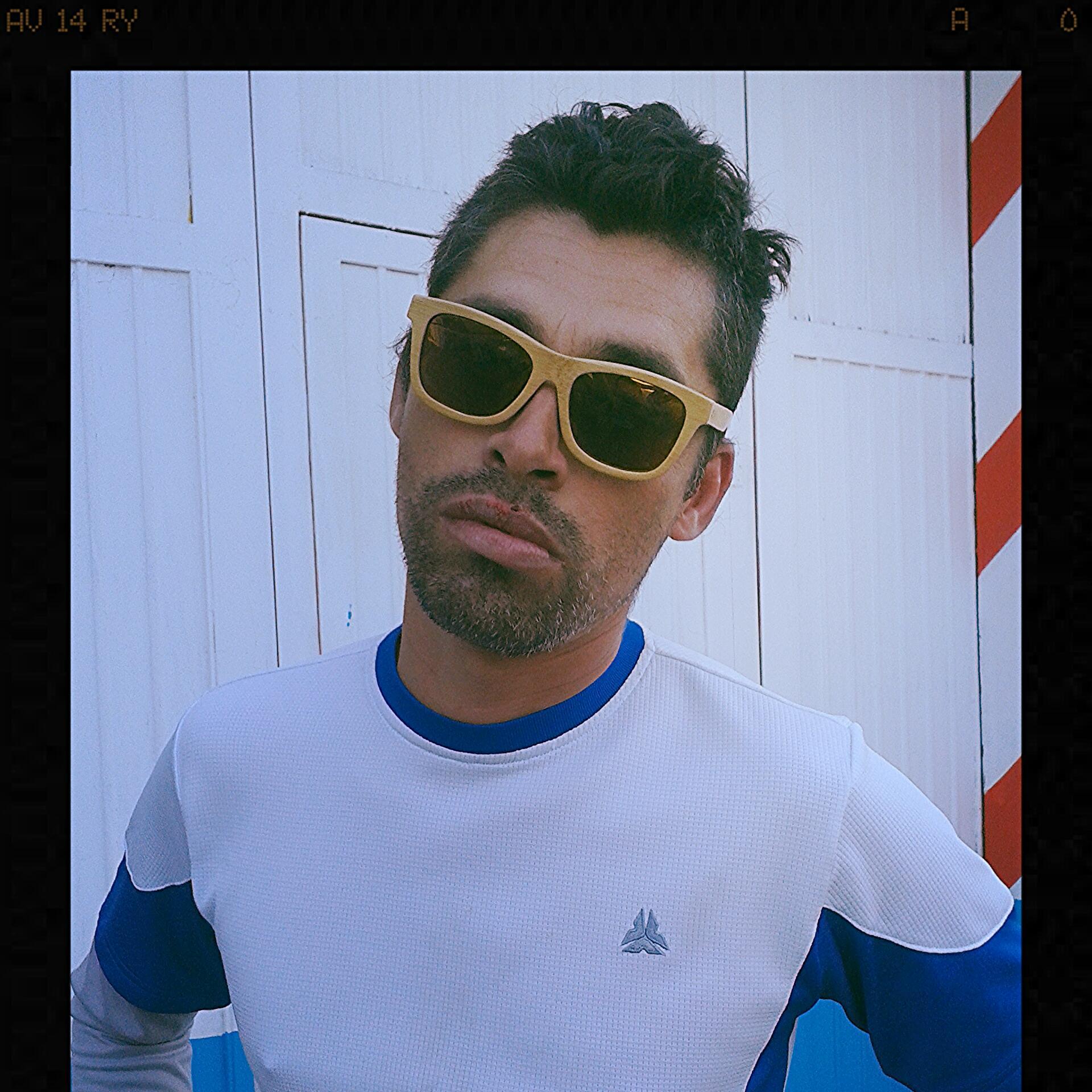 Me rodeo de gente loca, yo no estoy loco! Veo un chingo de BAX!