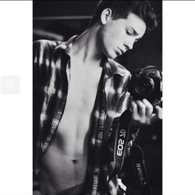 @legitdallas_ gave you a free follow here so you should go follow her!!