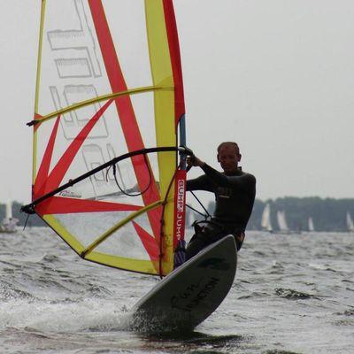 gerben3's profile picture. Werkzaam bij Bunkerstation Heijmen, Actief als bestuurslid bij voetbalvereniging Leuth Kekerdom. Hobby,s muziek, fotografie en hardlopen