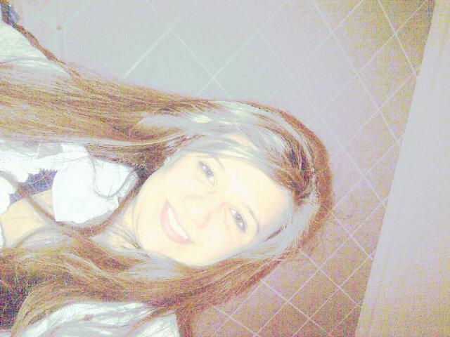 I'm a girl with big hopes and dreams.. Love to sing and dance.. And I love my horses..