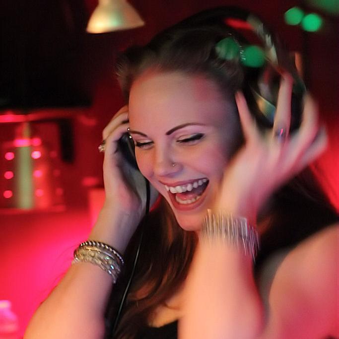 Grad Student in MFT @ Argosy University, Live Concert Photographer and Model