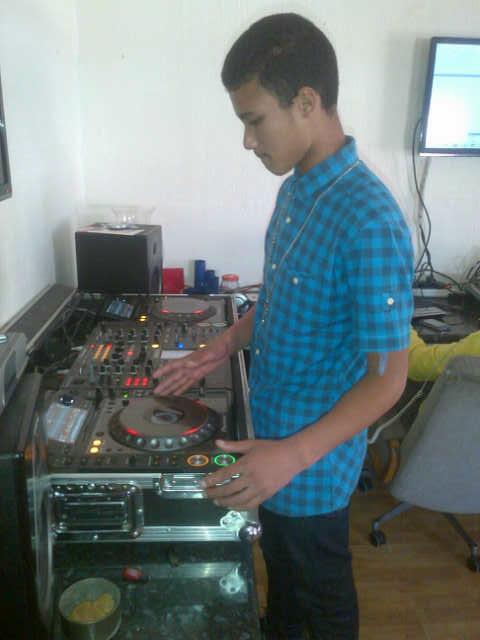 Add me on bbm 7F2F9382/Whatsapp 0720771822....part of @UDGProductionZ dj school owned by the one and only Ron X Rated