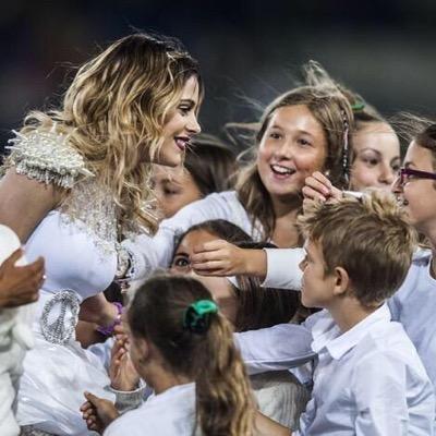 Tini mí idola!Te quiero mucho ❤️❤️El beso de Francia.No encuentro palabras para decir que te adoro Tini En Francia @TiniStoessel FCO official De Tini France