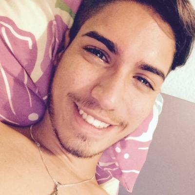 Gran-Canario. La sencillez de parecer incierto en un lugar inquieto. 19 añitos. Futuro enfermero en busca de quién sabe que.