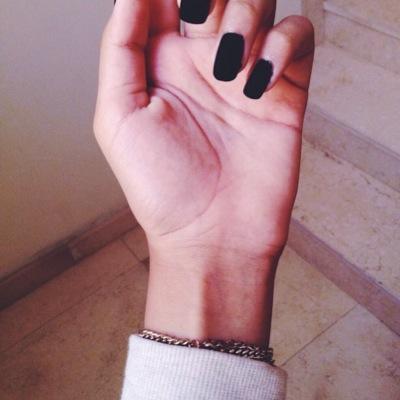‏كل ما اتمنآھہ فقط ھو اﻥ اجد من لا ﯾخيب ظني بہ للأبد 
 فتااه عشقها القراءه ً....ftoo