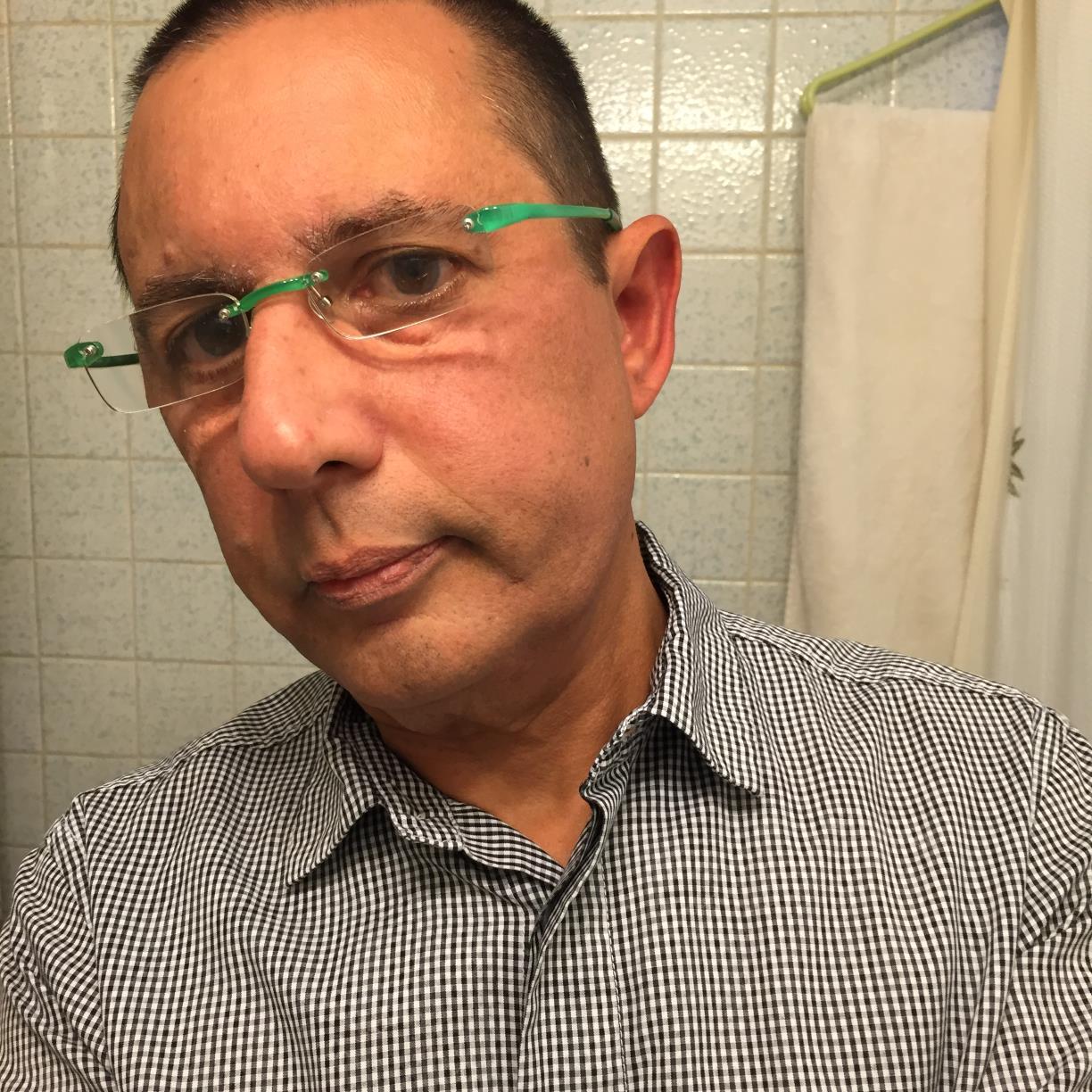 Love Women. Came from Cuba in 1967, married evil China Doll in 1994, had clone of myself for son 1997.