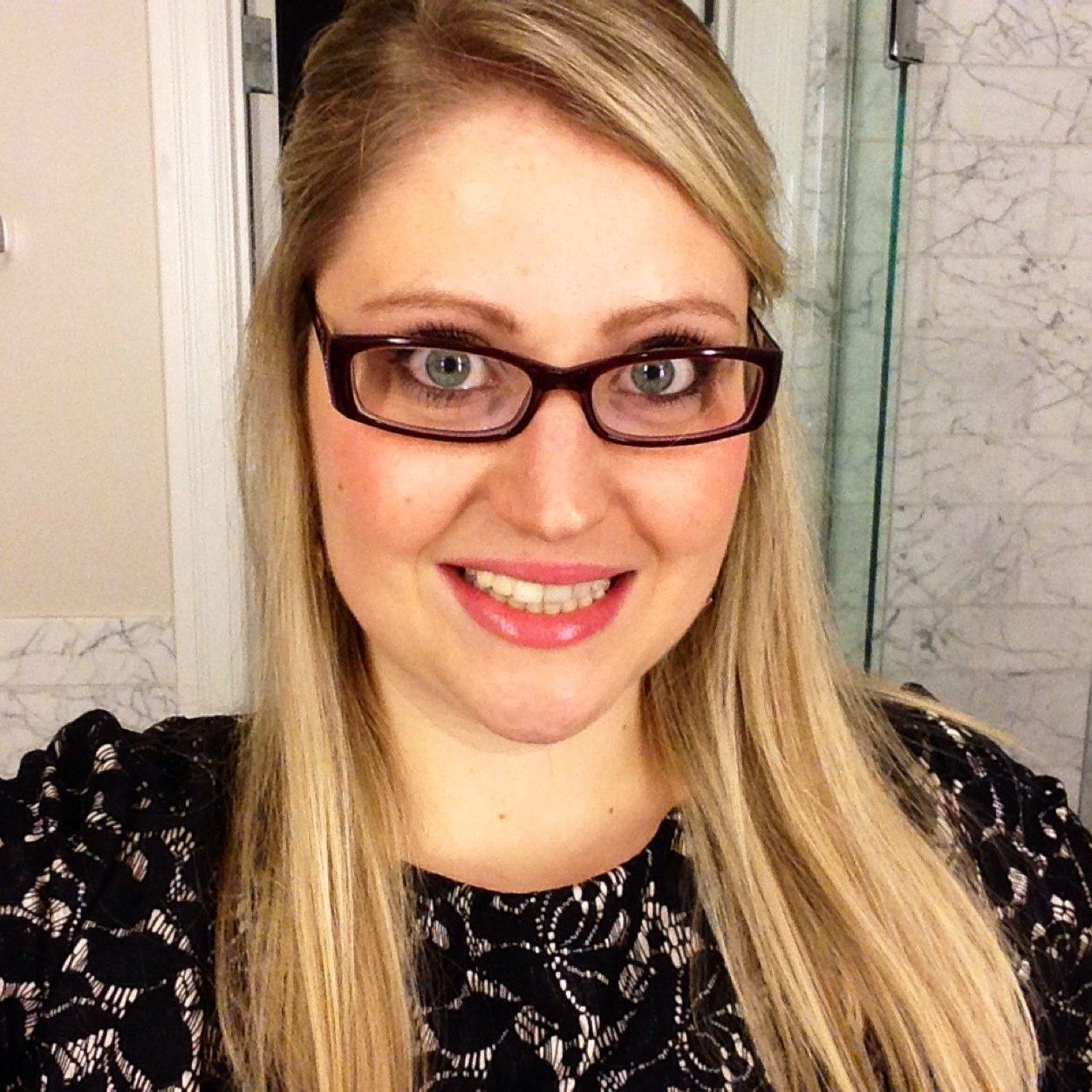 Comms pro, news junkie, doodle mom, second soprano, and foodie. Passionate about promoting research @Queensu