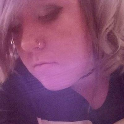 im shay music art and friends are my life im kinda awkward but youll learn to love me cx