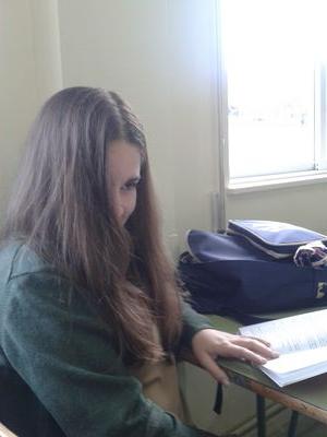 Alumna 1° Bach C. IES Do Castro. Twitter de CCMC.