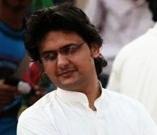 My name is Eman and i am 14 year old and I am biggest fan and supporter of @faisaljavedkhan @imrankhanpti and @PTI and my prayers always with them #GoNawazGo