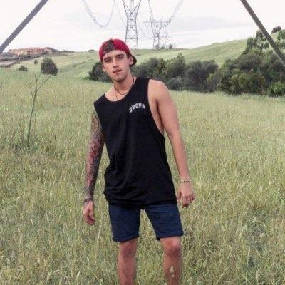 You want a Beau follow? Follow @_AllTimeLou for a DM to Beau!! C'mon she is sending DMs everyday!! I wish Beau will follow you :)x