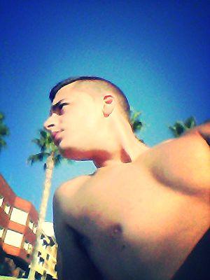 Cristofer13992's profile picture. tengo una coleccion de cicatrices que se parecen a tu boca