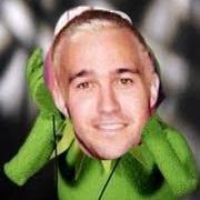 Free follow from @folie_a_fob