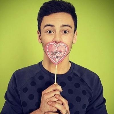 Looking for a little love, hoping to find that one girl to mend my broken pieces. |HG-RP|Single Romance|