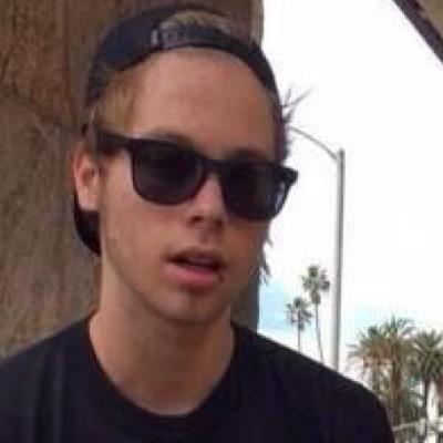 hi cutie, go follow @deepthroatmuke and ask for a follow back