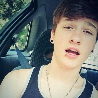 Emilybravo12's profile picture. follow me guys