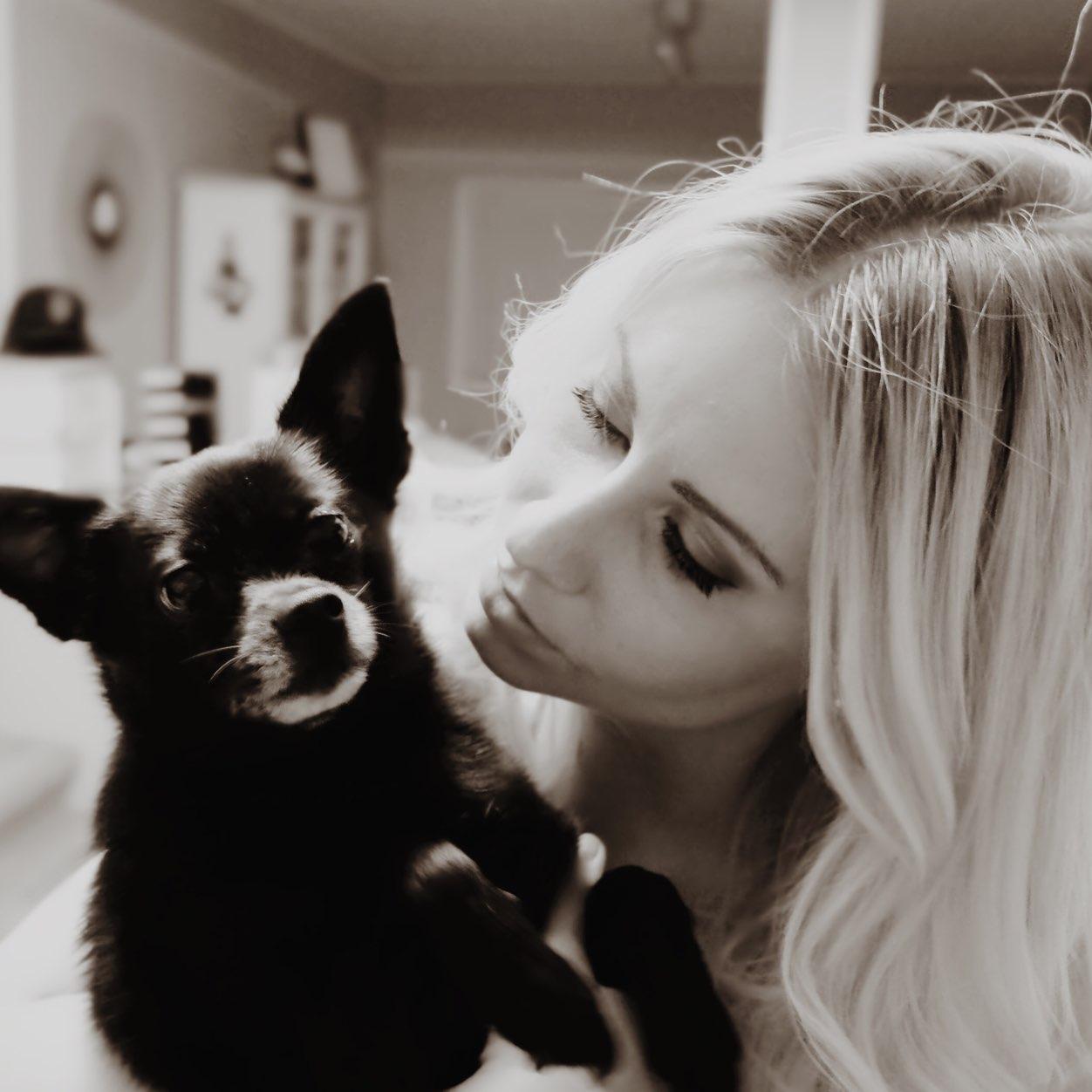 itsmisscgreene's profile picture. Inspired by creativity and my passions. Communications, design, culture and music are essential to my survival.