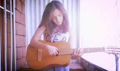 Please, follow my friend she is a great singer. @Real_Val_1D5SOS