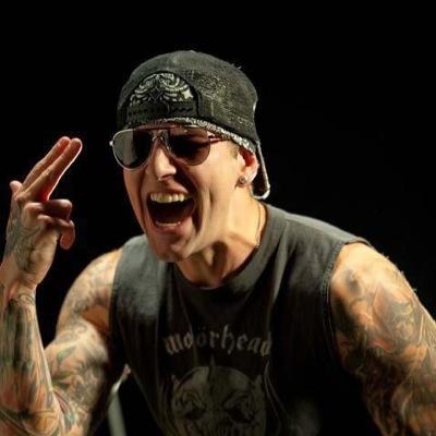 i'm the son of @Real__MShadows i'm a singer like him i'm also a terminator like my mom and i'm #Single