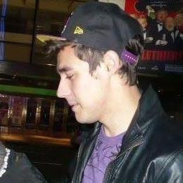 Soy la tia de una chica que es rerererererererer fan de jorge blanco Rockeoconjorge