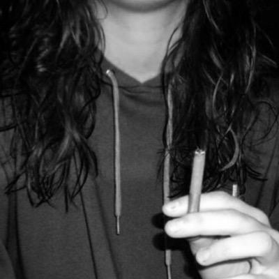 Bar3lyBr3athin's profile picture. im still alive but im barley breathing, still praying to a god I dont believe in