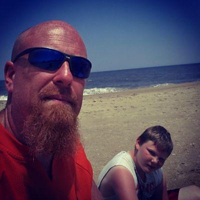 Recently divorced dad of 4 boys, enjoy life and have fun or try to anyway