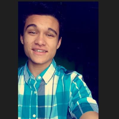 sophomore at SPHS 
16  
snapchat/kik ask me