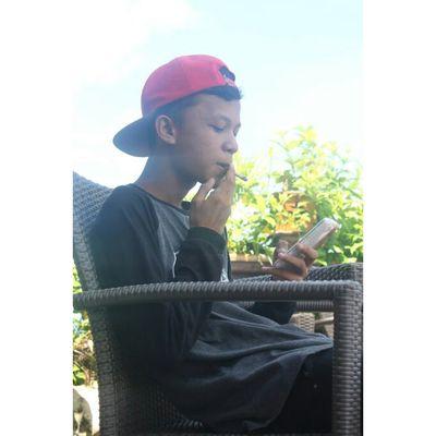 Tidak perlu tampan, yang penting maksimal :p