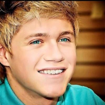 jtvdw27736732's profile picture. Bands. Books. Boys.