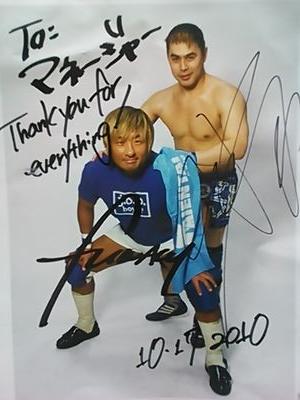日本でWWEのフナキさんのマネージャーをしております。プロレスと巨人が好きで、WWEをメインにAAA(ルチャアンダーグラウンド)、ファイトクラブプロ、新日などの参戦外国人選手のサイン収集をしてます。
I like WWE and Lucha Libre AAA,fightclubpro,GCW