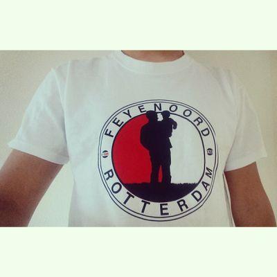 Wij zijn supporters met 1 passie, 1 liefde.. Wij zijn Feyenoord, wij zijn het Legioen, wij zijn 1NE..!