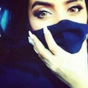 - بنت قوم على الوقفات سباقھہ تعرف فعولها قدام اساميها. - شي يطوله آلكككككل ؟ نفسسسي تعوفه. http://t.co/aIFEiTKqO5