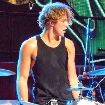 i wanted to know what his TL looks like and well // @coolguyclifford