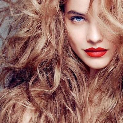 | XXV | Profesora de educación física y moda. Mi trabajo me divierte | Tengo un pasado malo con los chicos... | Ama condenada a querer a su sumiso @AdamRPL |