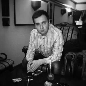 Med student, Amateur theater actor and director...