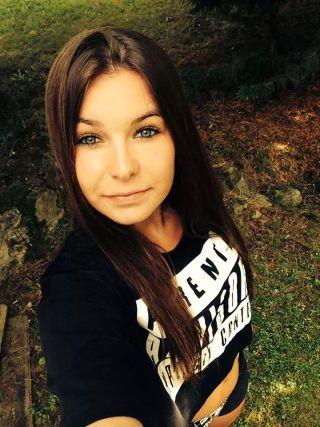 #FDE.Les seules 33. Sois heureux avec toi même, aimes tes défauts, et sache que tu es parfait exactement comme tu es. -Ariana Grande #FlorianeMaVie 33