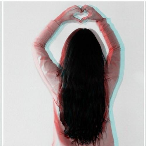 18 :)    Instagram nini_flittner Facebook: Nini flittner  Please follow me