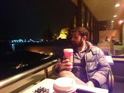 Sen doğru olda varsın sanan eğri sansın.Lakin sakın unutma ki sen kendini bir şey sanmadığın sürece doğru insansın.(YunusEmre)