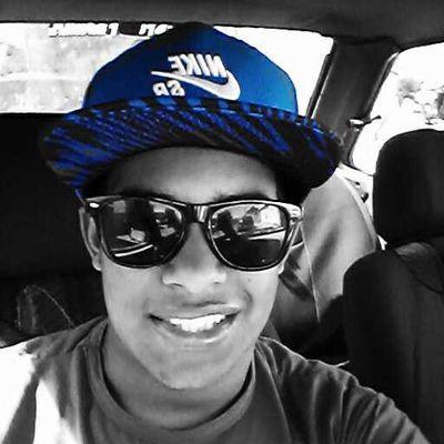 ahh curtindo a vida vivendo pra Deus! Atleticano e tentando ser cantor e tocar violão bora fazer musica vem comigo !