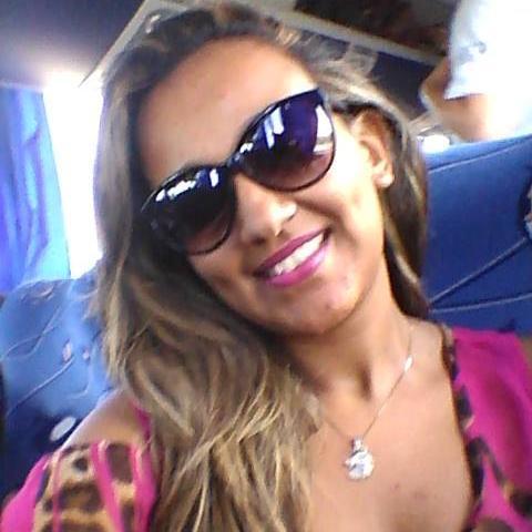 Ela é forte, sua graça é divina
Não é sorte, seu Pai lhe fez bendita ♪♫♪