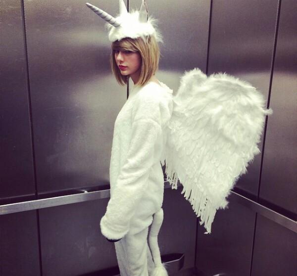 I love Taylor Swift so muchhh.. She's just a great Idol. #swifties #taylena #supporttaylor #1989 #ily
