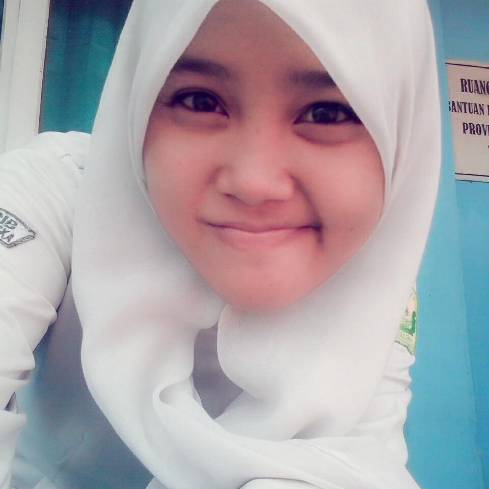 Silvia Esterlita ~ I'm school at SMK YPIB||57ADC8C1 | |hello kitty| keperawatan | preddy prayoga