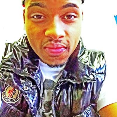 Fuck a bio I'll buy yo bitch