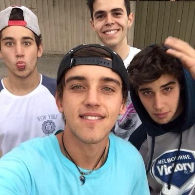 free follow from @yammbabe, also i found you on one of the boys following lists so you're pretty damn special ♡